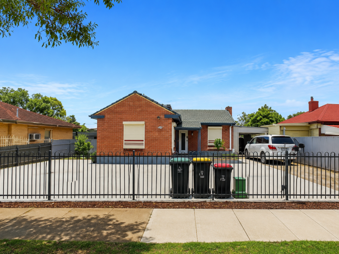 16 Fairfield Road, Elizabeth Grove SA 5112