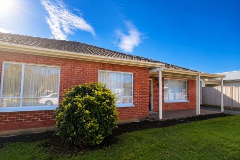18 Leeds Avenue Northfield rental