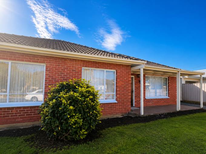 18 Leeds Avenue Northfield rental
